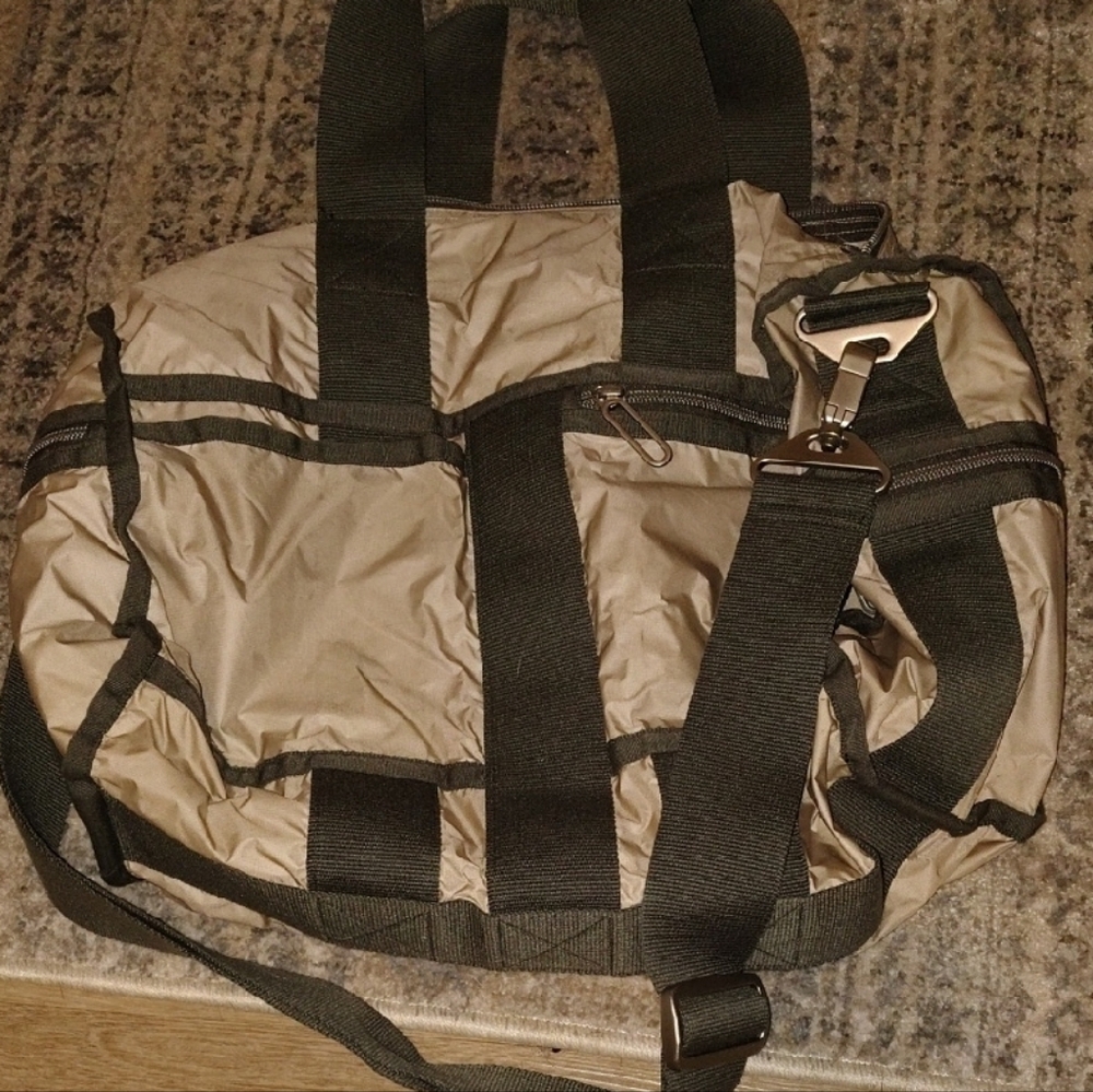 LeSportsac Duffel Bag - Picture 3 of 9